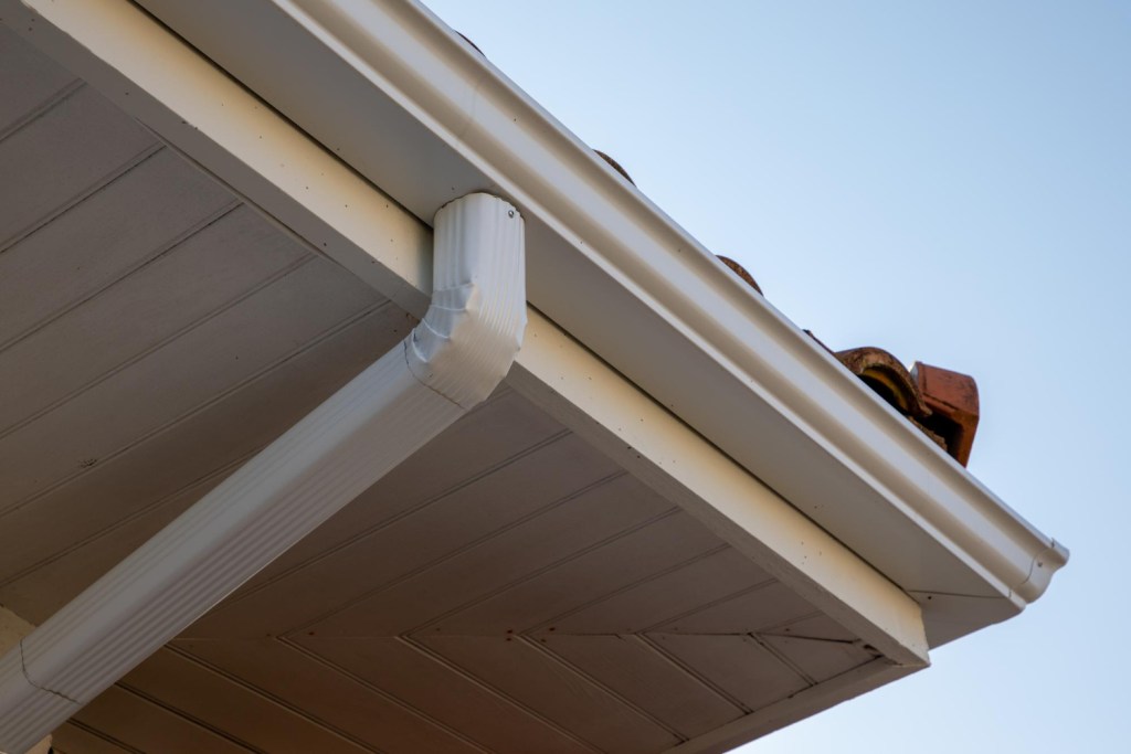 How long should cleaning gutters take?